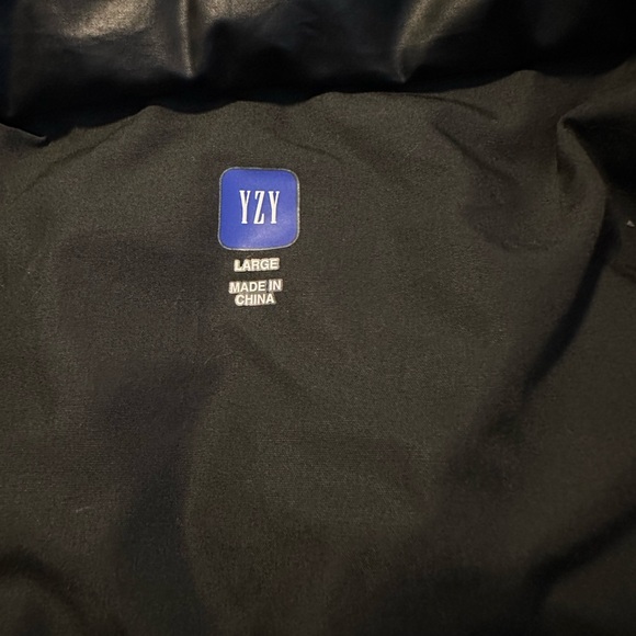 Gently Worn Yeezy YZY x Gap Limited Edition Black Round Puffer Jacket Coat - Picture 3 of 3